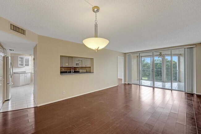 Building Photo - 9531 Seagrape Dr