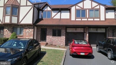 Building Photo - 4 Boleyn Ct