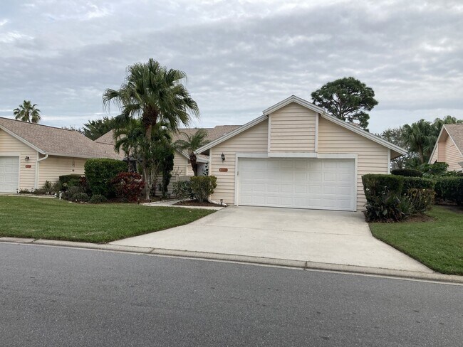Building Photo - 3/2 Remodeled Duplex in Suntree