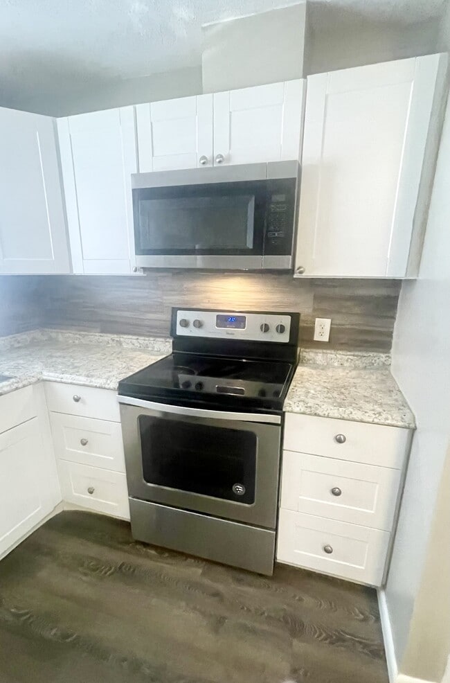 Building Photo - 3001 Jefferson Ave