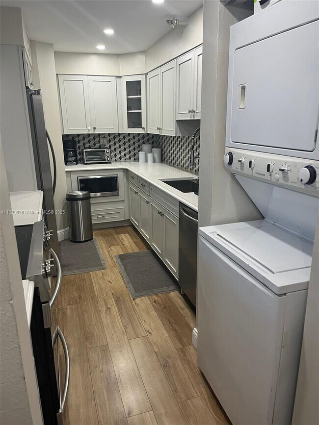 Foto del edificio - 1700 NW N River Dr