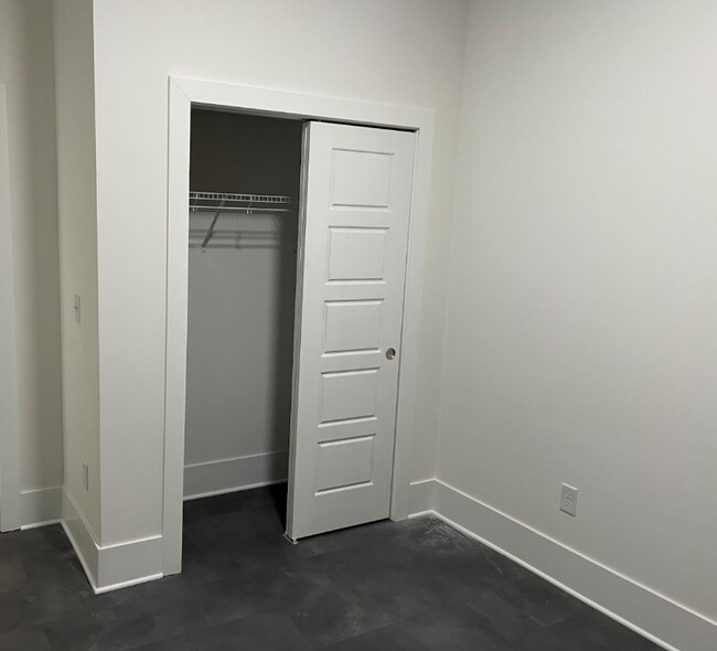 Foto del edificio - 145-151 E Main St