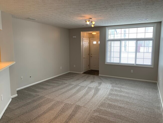 Building Photo - Nice Condo Located in Franklin Township!