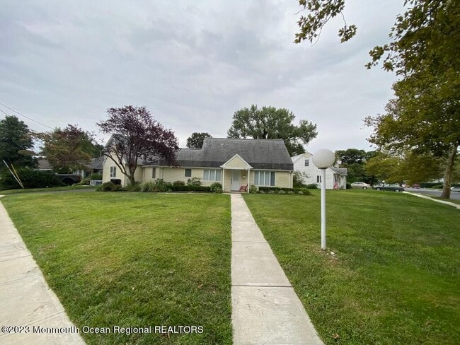 Building Photo - 921 Woodgate Ave