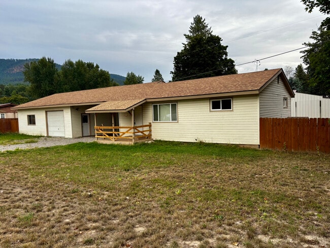 Building Photo - 248 Tamarack Ln