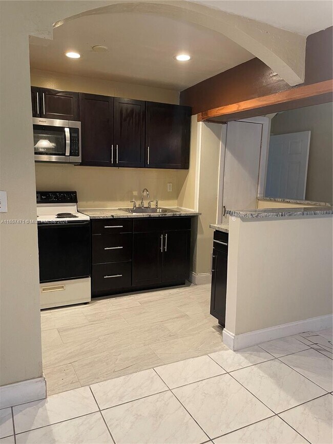 Foto del edificio - 2481 NW 30th Terrace