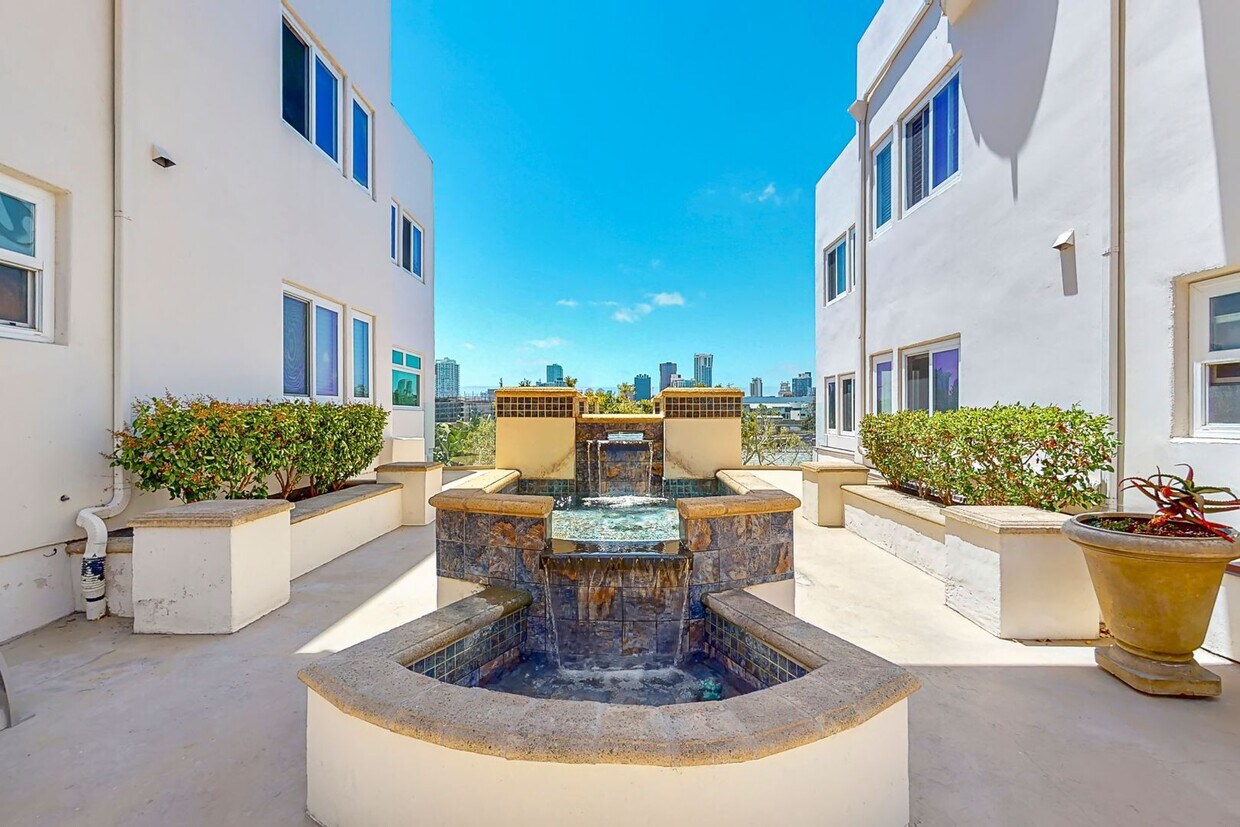 Foto principal - Stunning Condo with Downtown Views – Prime...