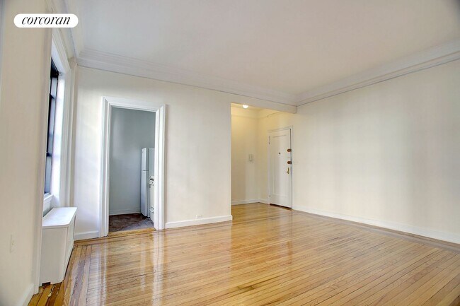 Building Photo - 504 W 110th St