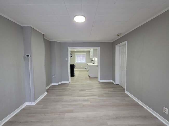 Photo - Newly Updated 3 bedroom 1 bathroom Apartment for Rent!