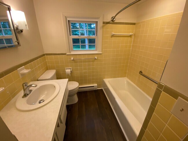 Bathroom - 151 Leicester St