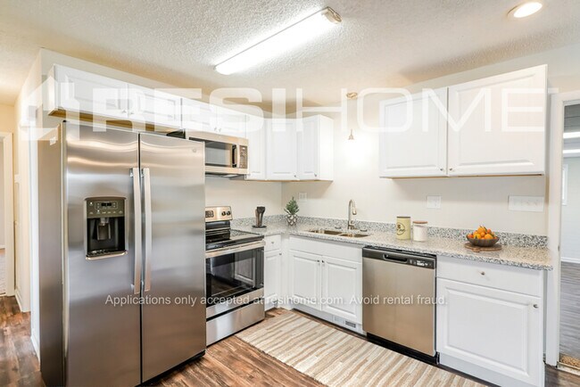 Building Photo - 1150 Woodvale Dr