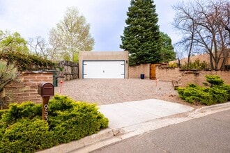 Building Photo - 953 Camino de Chelly