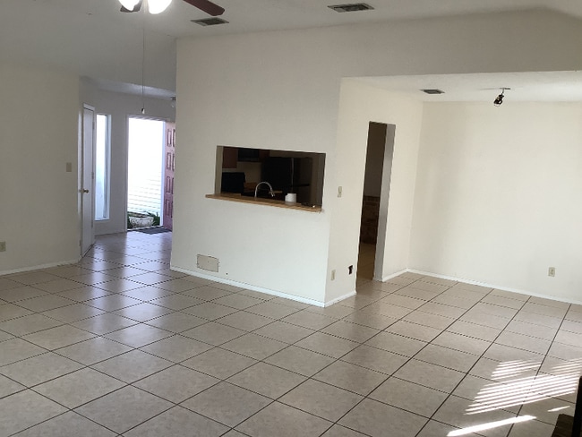 Building Photo - 109 Lake Forest Blvd