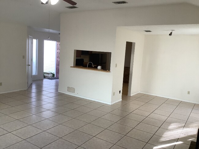 Foto del edificio - 109 Lake Forest Blvd