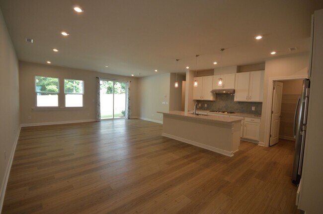 Building Photo - 7805 Sofiana Ave