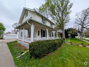 Building Photo - 517 1st Ave W