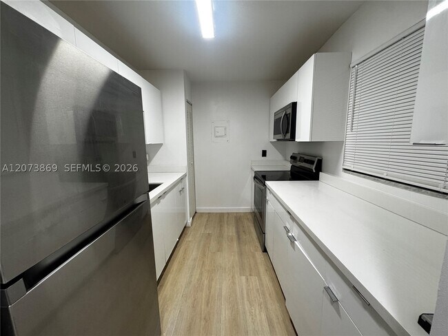 Foto del edificio - 888 NE 132nd St