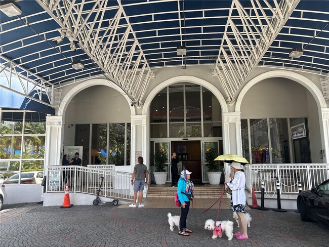 Foto del edificio - 19201 Collins Ave