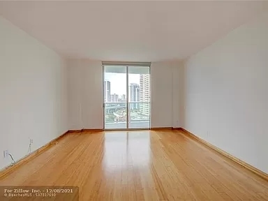 bedroom - 19390 Collins Ave