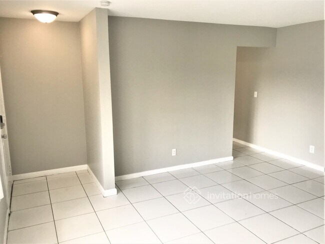 Building Photo - 2220 N 38th Ave