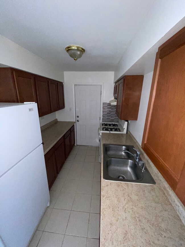 Building Photo - 12715 S La Crosse Ave