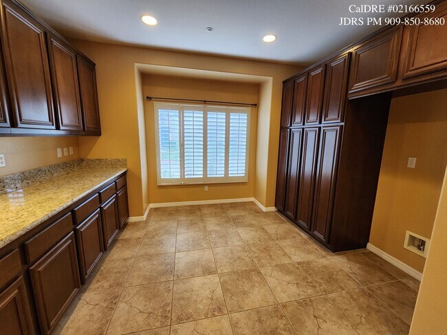Foto del edificio - Riverside 3 Bedroom Home in Gated Community