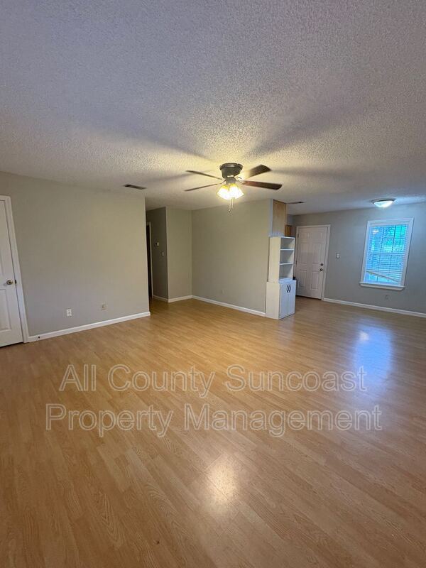 Foto del edificio - 2511 Lake Rd