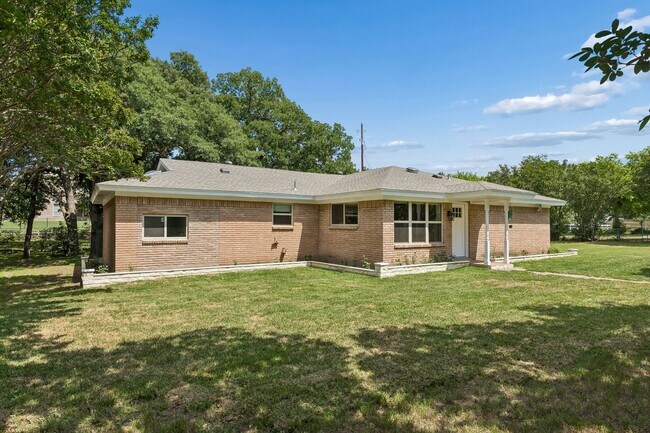Building Photo - Stylish, Comfortable Colleyville Home with an Open, Airy Layout