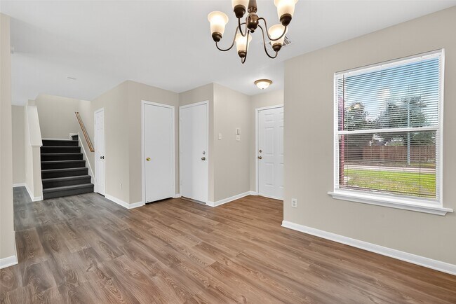 Foto del edificio - 7351 Parkland Manor Dr