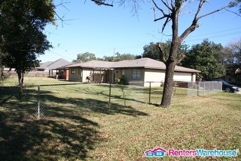 Building Photo - 2110 S Houston Rd
