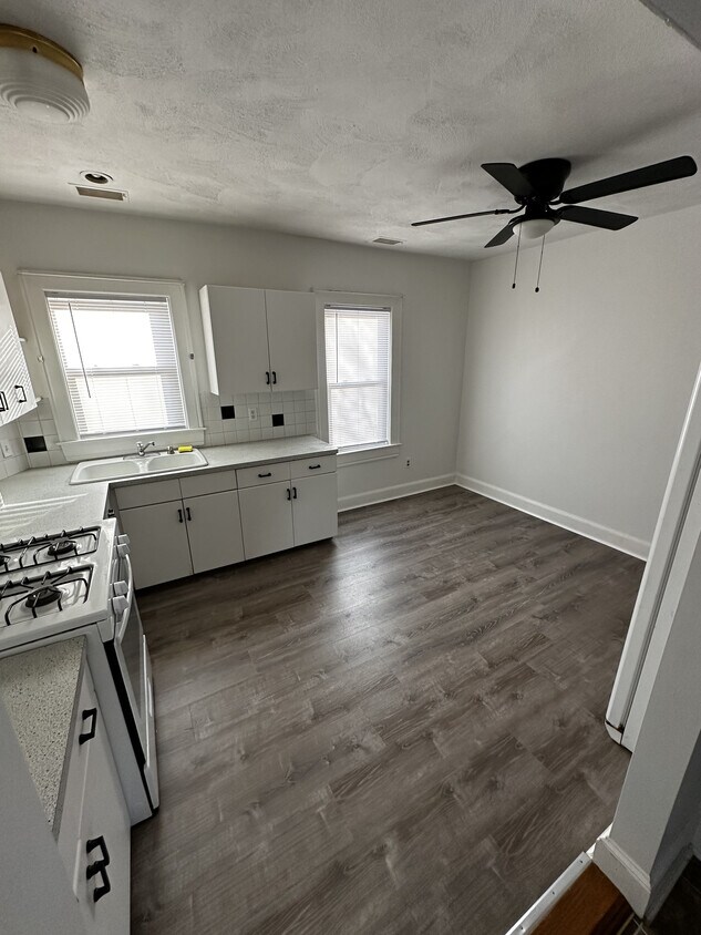 Kitchen - 92 Varley St