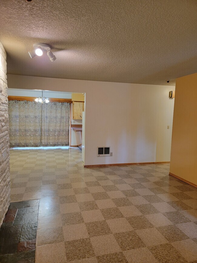 Building Photo - 6535 SE Rhone St