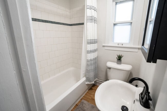 Foto del edificio - 1529 N Jefferson St