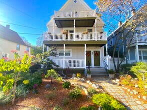 Building Photo - 126 Sycamore St