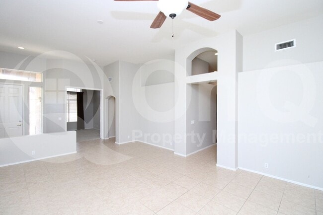Foto del edificio - 5997 W Aurora Dr