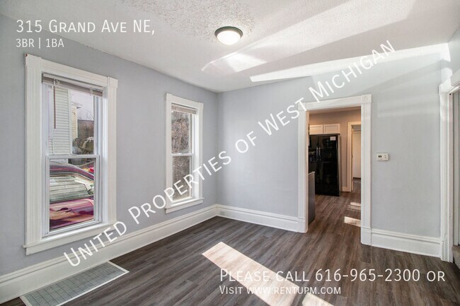 Building Photo - Available Now | 3 Bedroom 1 Bathroom Singl...