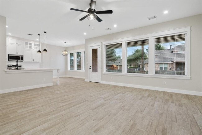 Building Photo - 3602 Emerson Dr