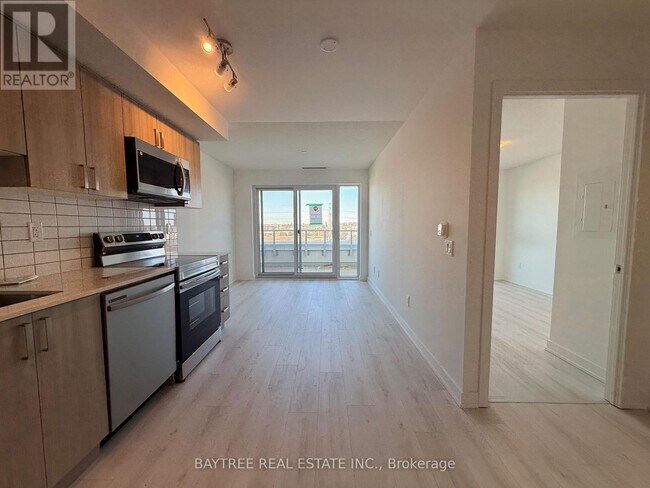 Photo du bâtiment - 1010 Sandy Beach Rd