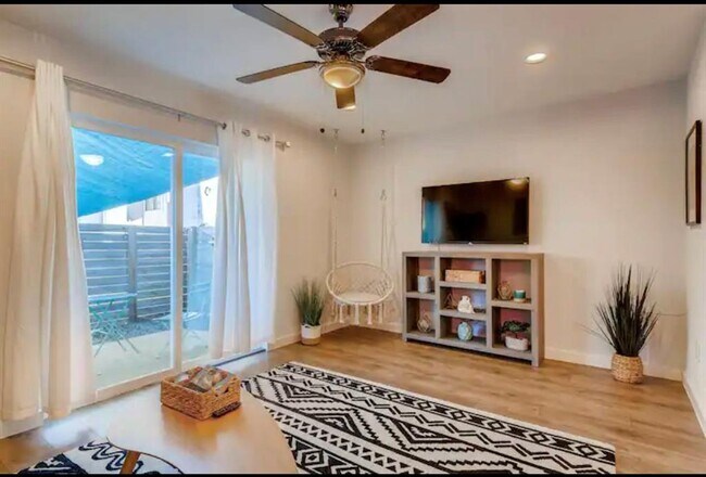 Foto del edificio - 3810 Southway Dr
