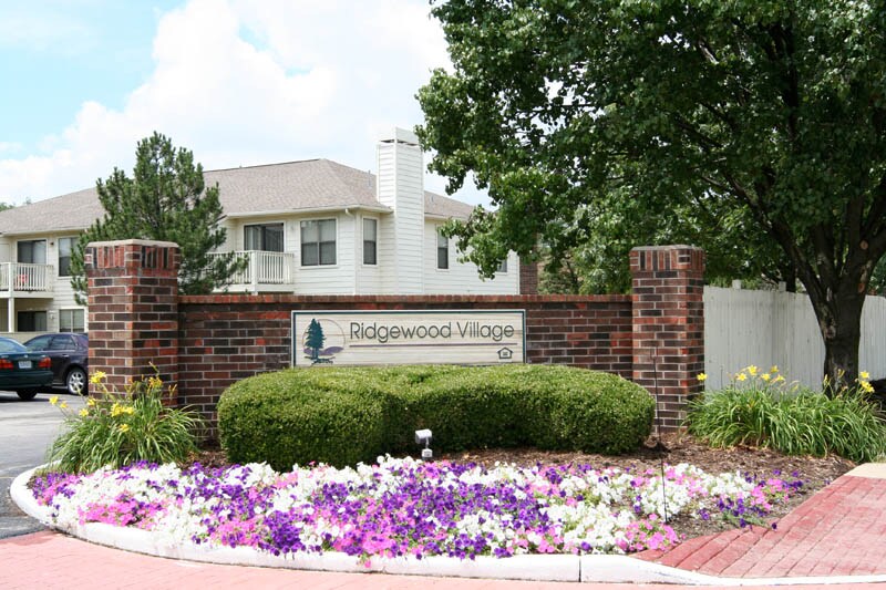 Ridgewood Village Apartments Saint Peters, MO