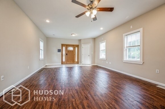 Building Photo - AVAILABLE NOW! - 1107 Dimmick St, Dickson ...