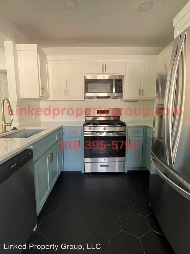 Building Photo - 2 br, 1 bath House - 4042 E 23rd St