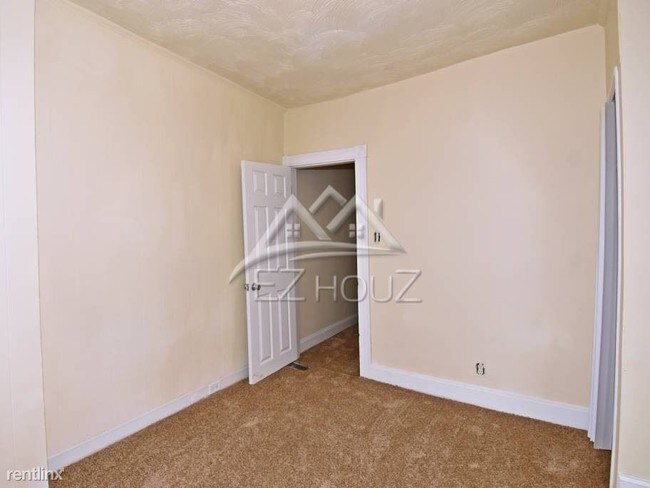Foto del edificio - 3 br, 1 bath House - 2015 Division St