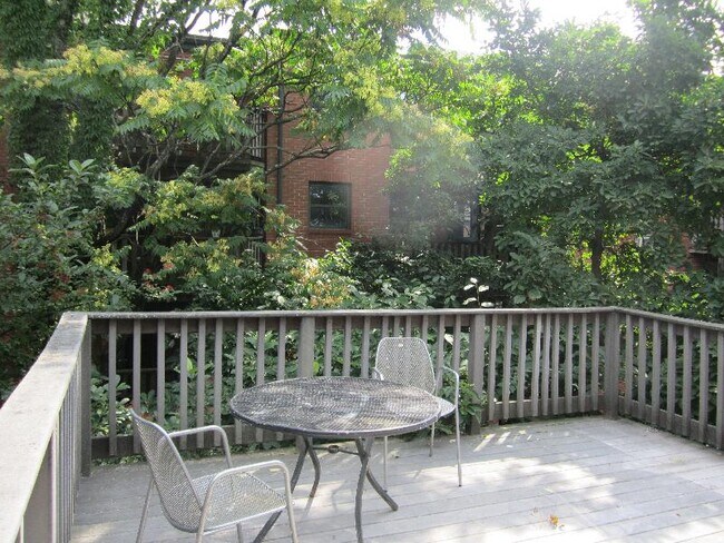 Building Photo - 347 Tremont St