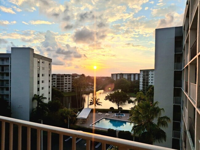 Foto del edificio - 2217 Cypress Island Dr