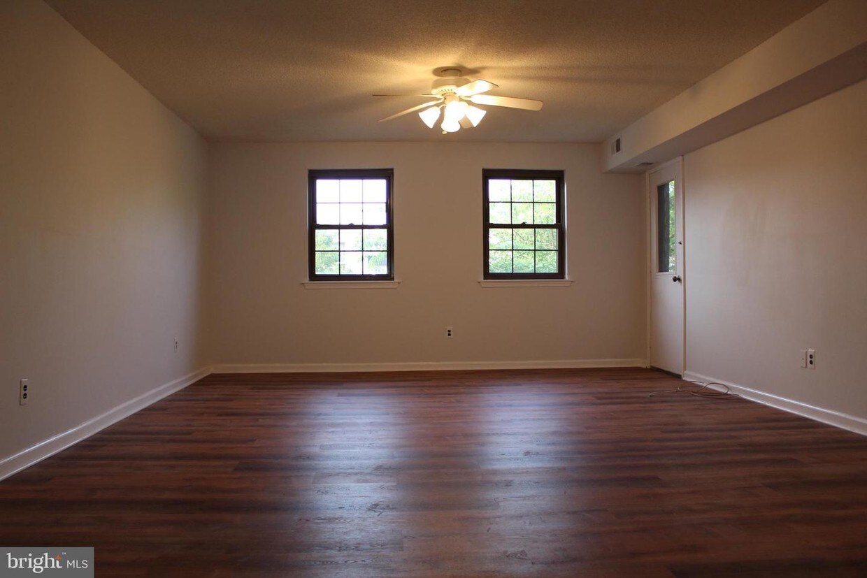 Primary Photo - 111 Riversedge Dr