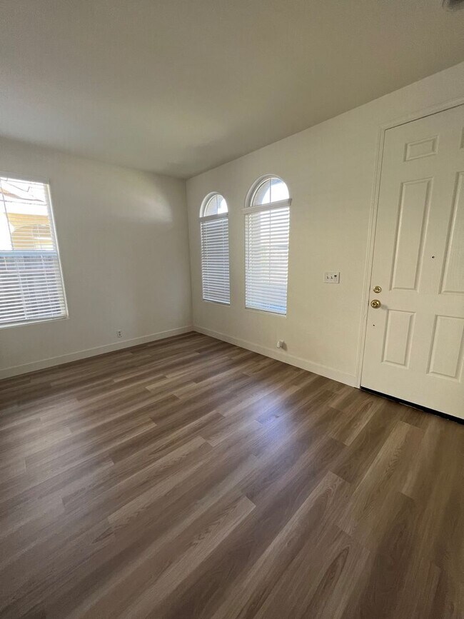 Foto del edificio - 8321 Lewis Ave