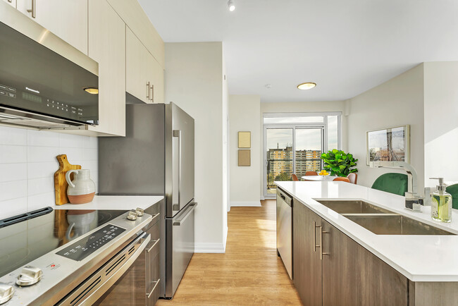 Photo du bâtiment - Beautiful 2BD, 2BA unit in a NEW building!