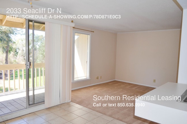 Building Photo - 2033 Seacliff Dr N