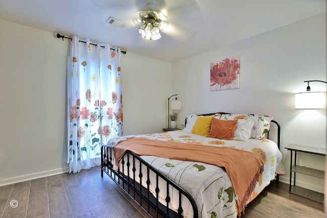 Foto del edificio - 4660 Woodmere Ln